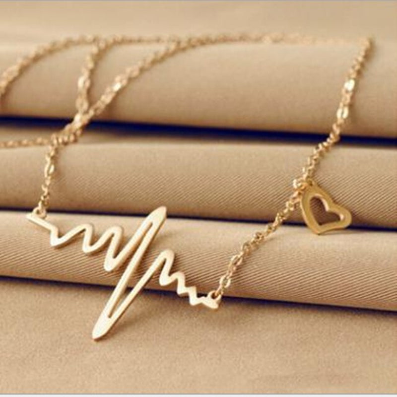 1PCS New Necklace Love Shaped Titanium Steel Heartbeat Lockbone Chain Heart Pendant Necklace Necklace Women Gold Chain Choker